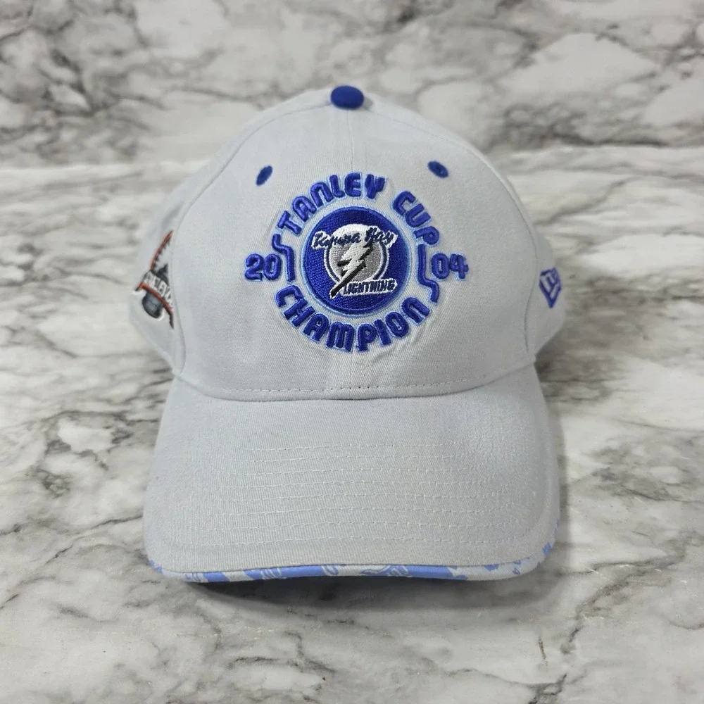 New Era NHL Tampa Bay Lightning Stanley Cup Champion 2004 Vintage Hockey Hat